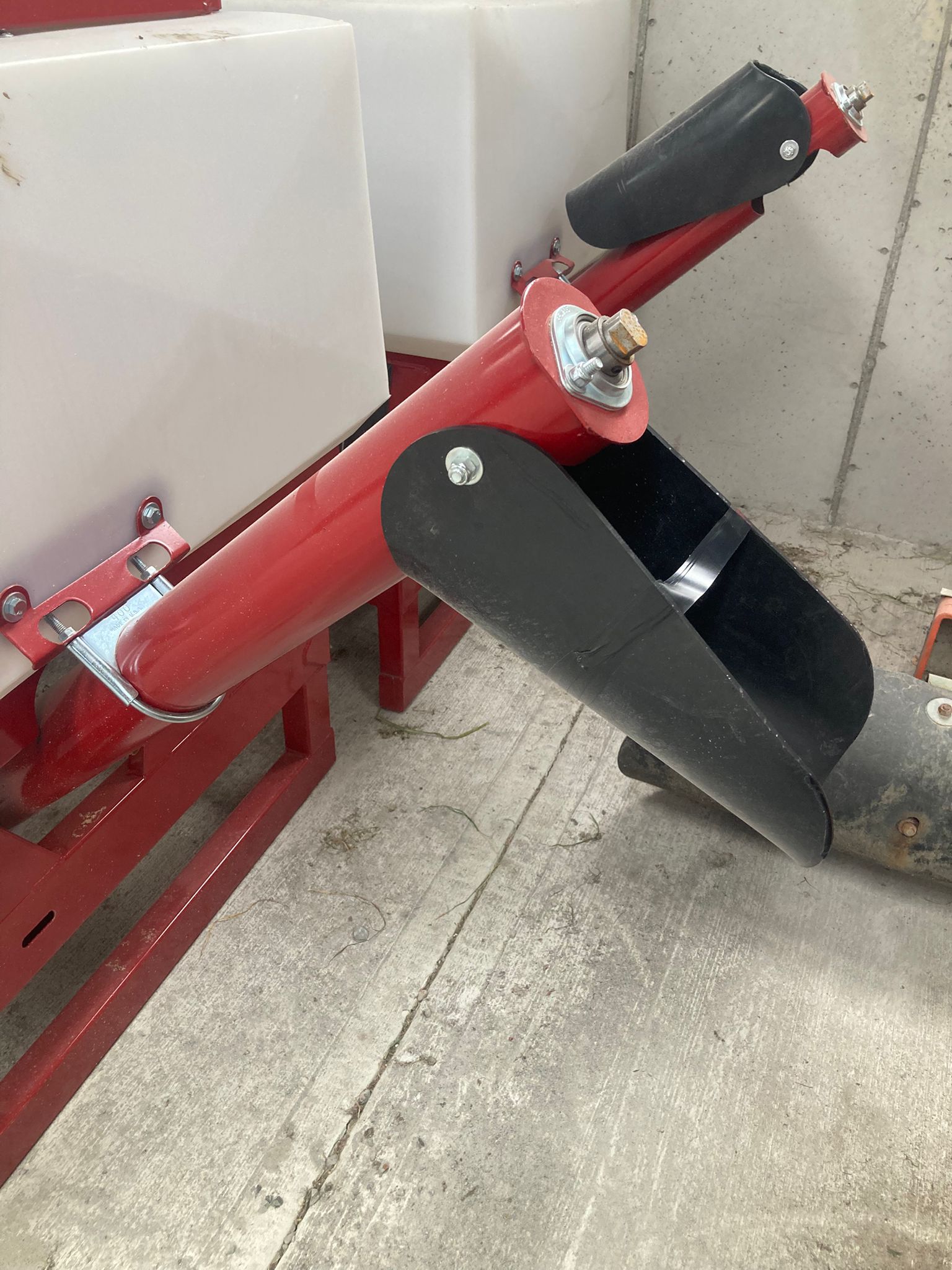 Feed Train Static Feeder auger and chute detail